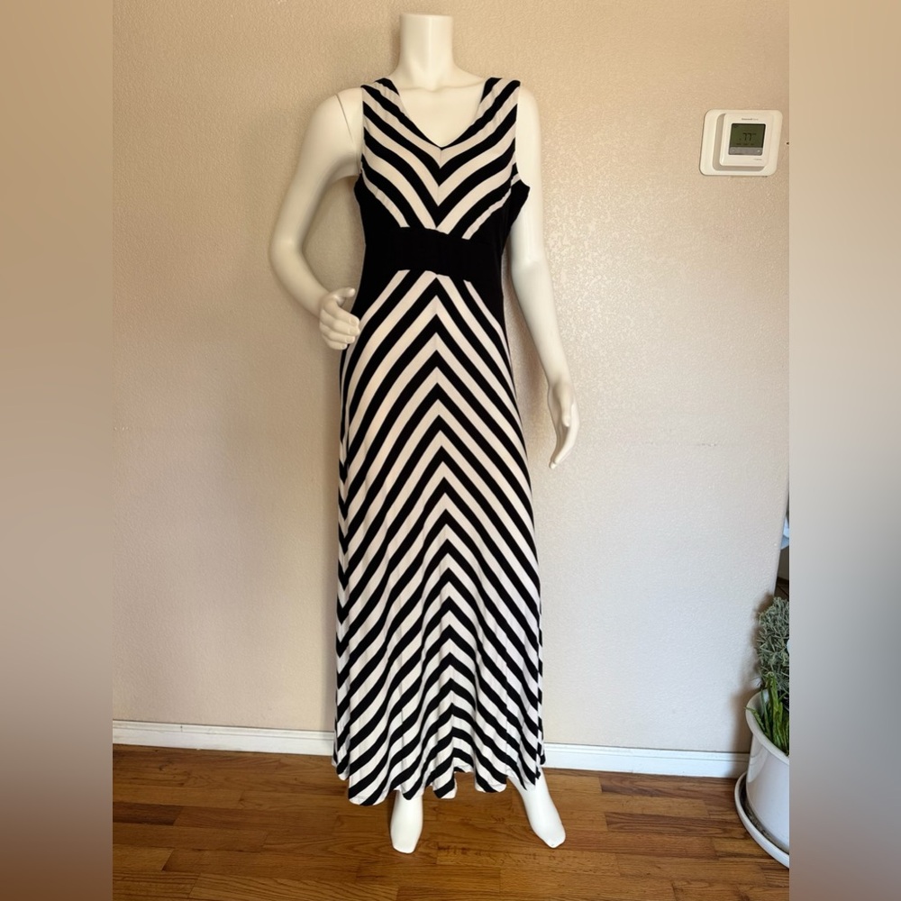 Calvin Klein Black/White Blend Maxi Dress Size 10
